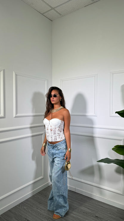Jeans palazzo con ricami lavaggio chiaro a3485