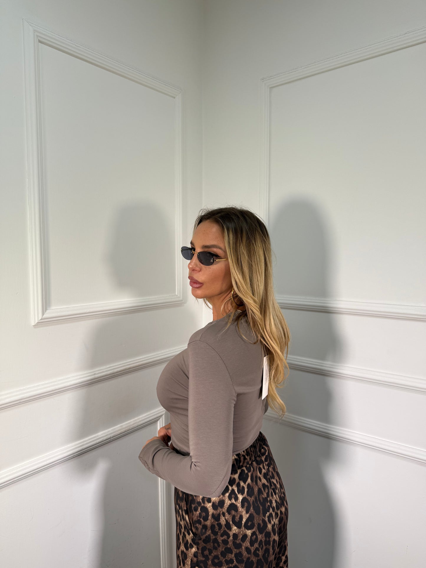 Shirt crop in cotone Vicky fango 5515