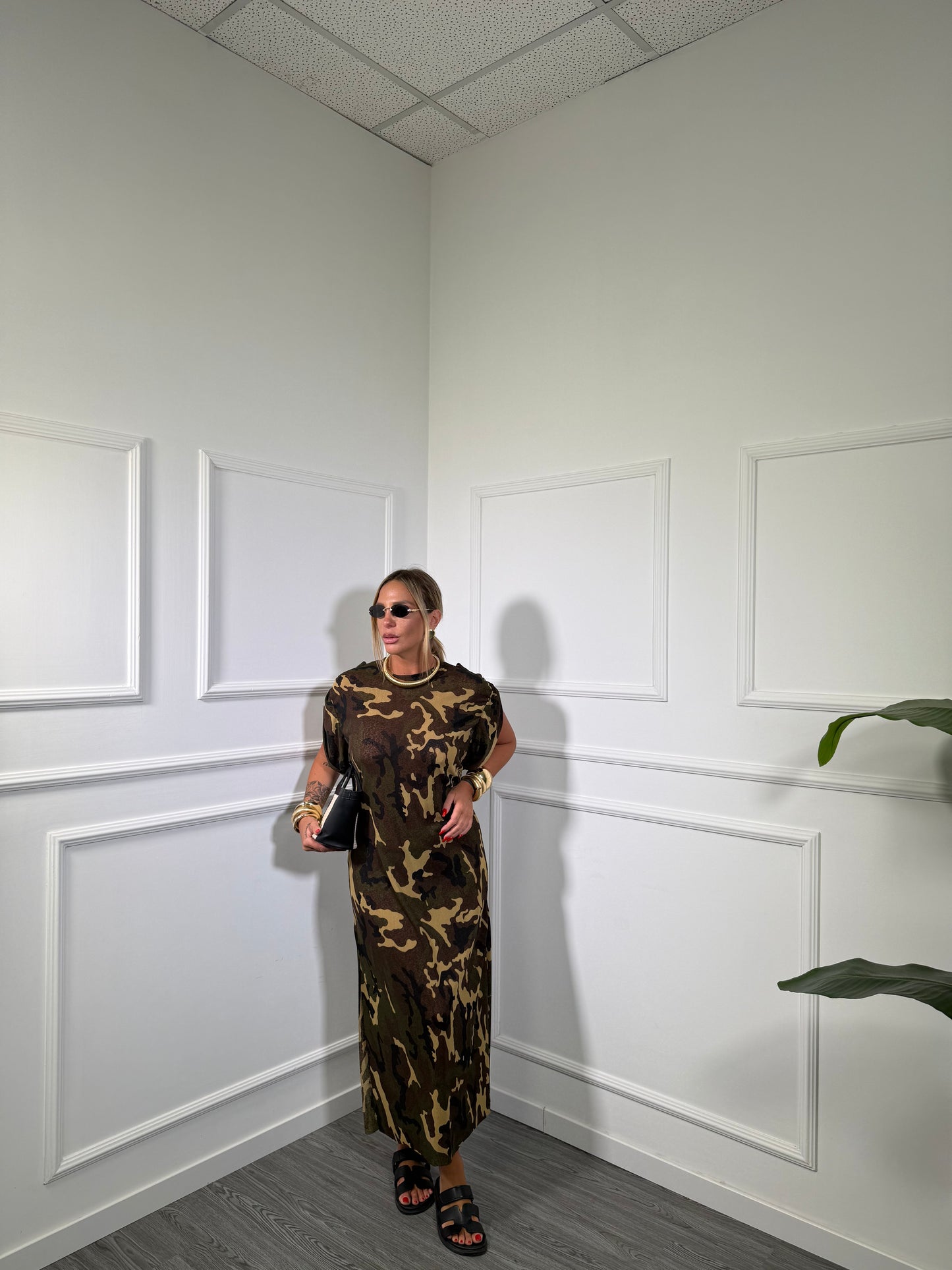 Abito midi semi velato militare (marrone)