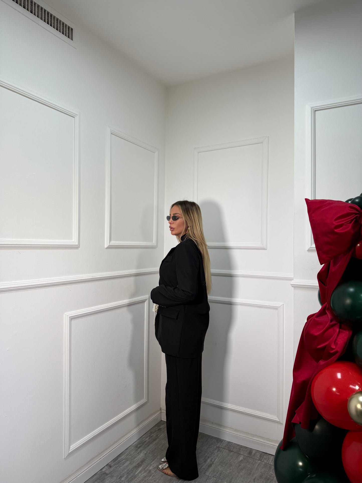 Tailleur con spalline Kendra nero m10114