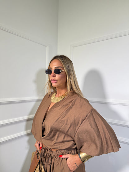 Coordinato con blusa a portafoglio (Curvy) Zamira camel 335