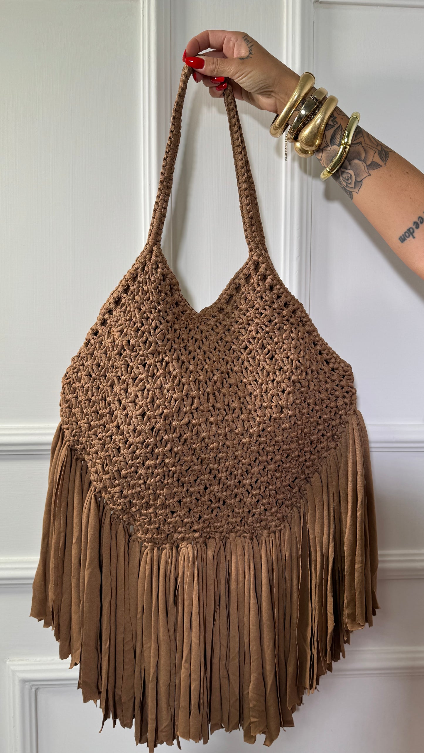 Borsa in crochet con frange fango