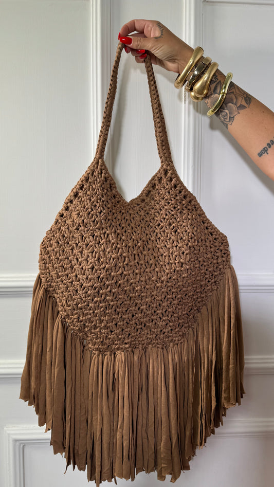Borsa in crochet con frange fango