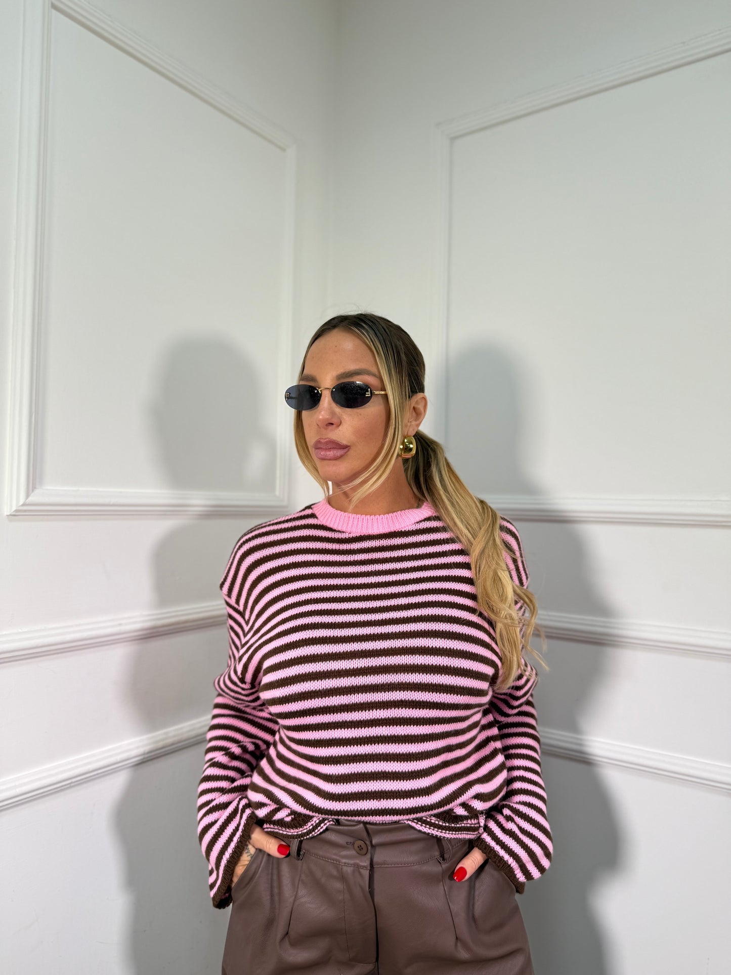 Pullover in maglia a righe manica campana rosa/cioccolato 025835