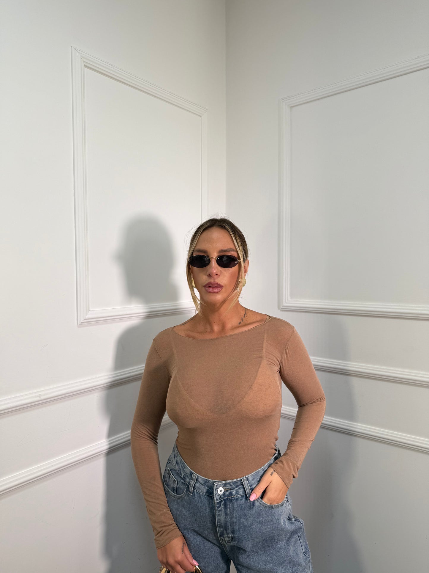 Shirt semi velata taglio vivo Skin camel 28031