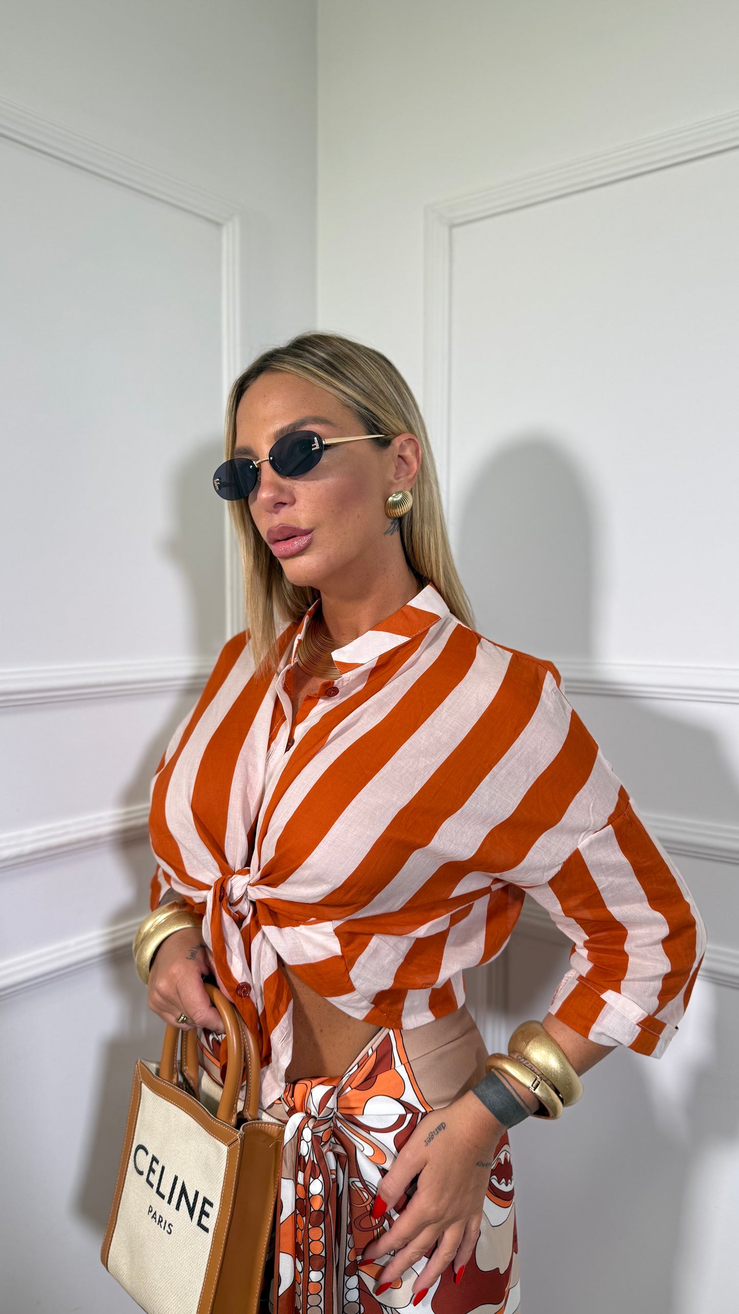 Camicia semi velata a righe larghe collo coreana arancio/panna 16033