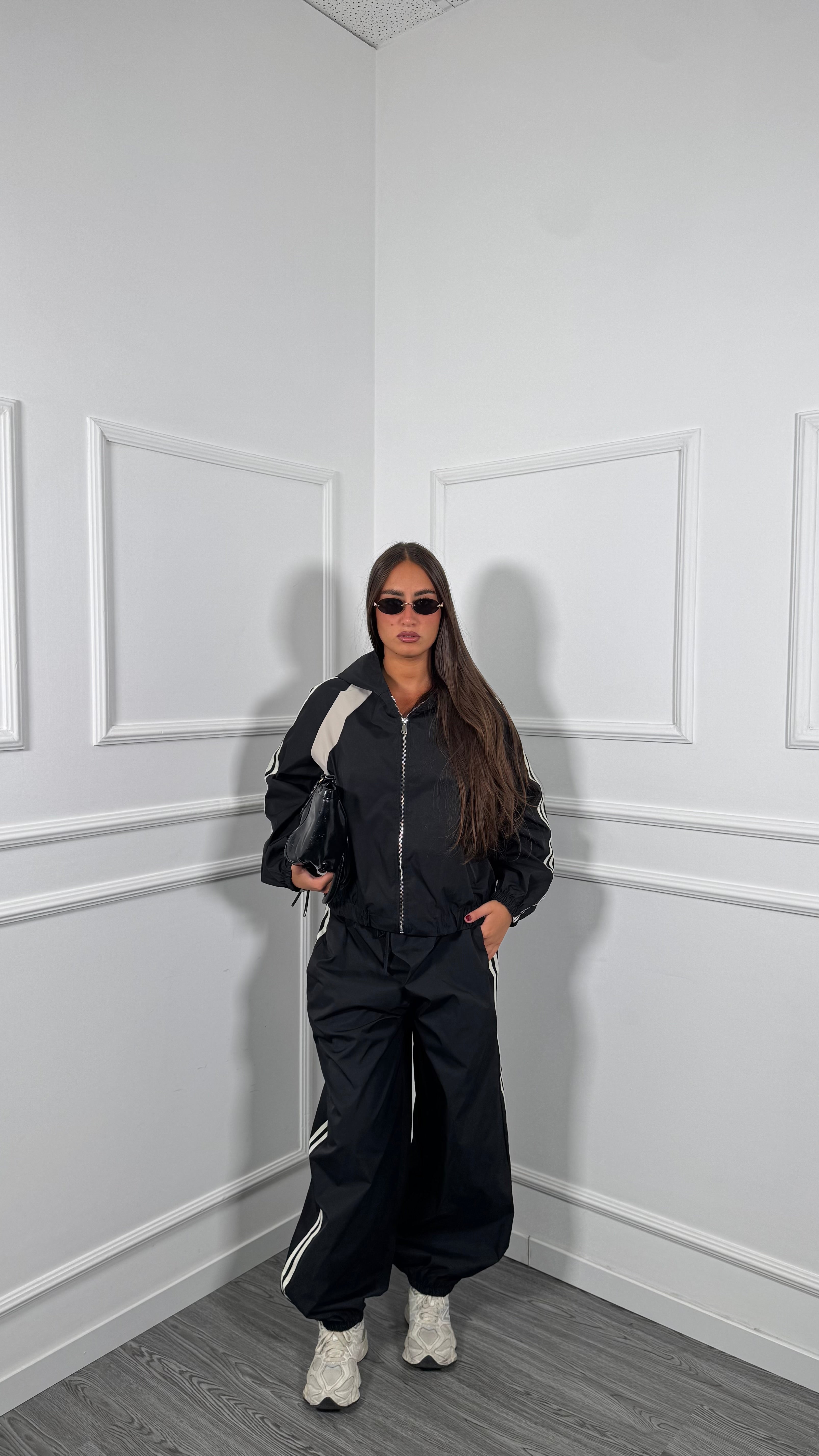 Coordinato tuta in neoprene con bande laterali CURVY nero kk19306