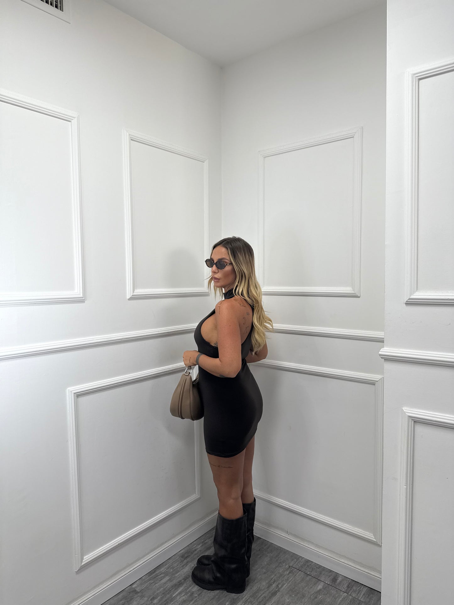 Abito in lycra collo alto scollo americano cioccolato