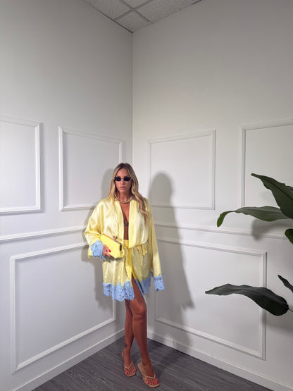Kimono in satin e pizzo Kesya giallo