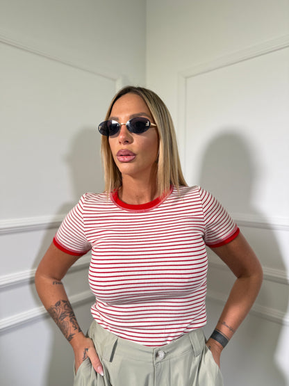 T-shirt a righe in cotone rossa a8233