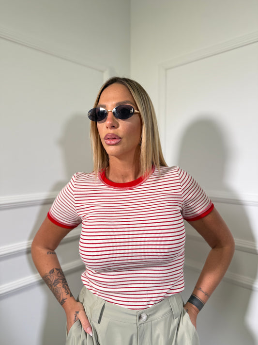 T-shirt a righe in cotone rossa a8233