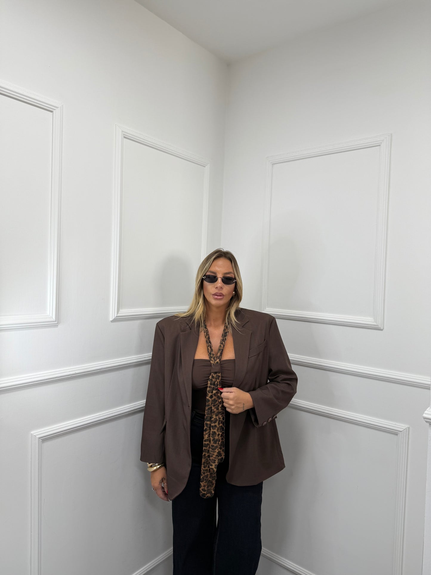 Blazer oversize con spacchetti laterali e spalline imbottite cioccolato 87267