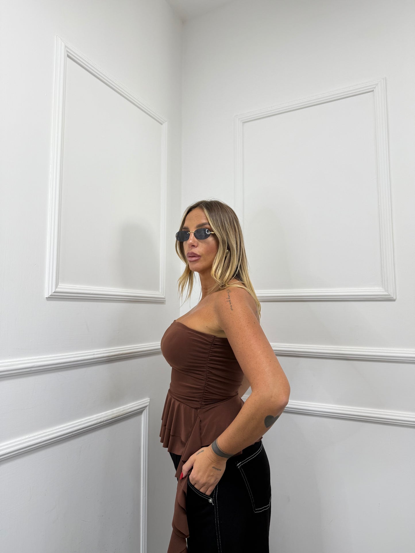 Top in lycra con rouches marrone
