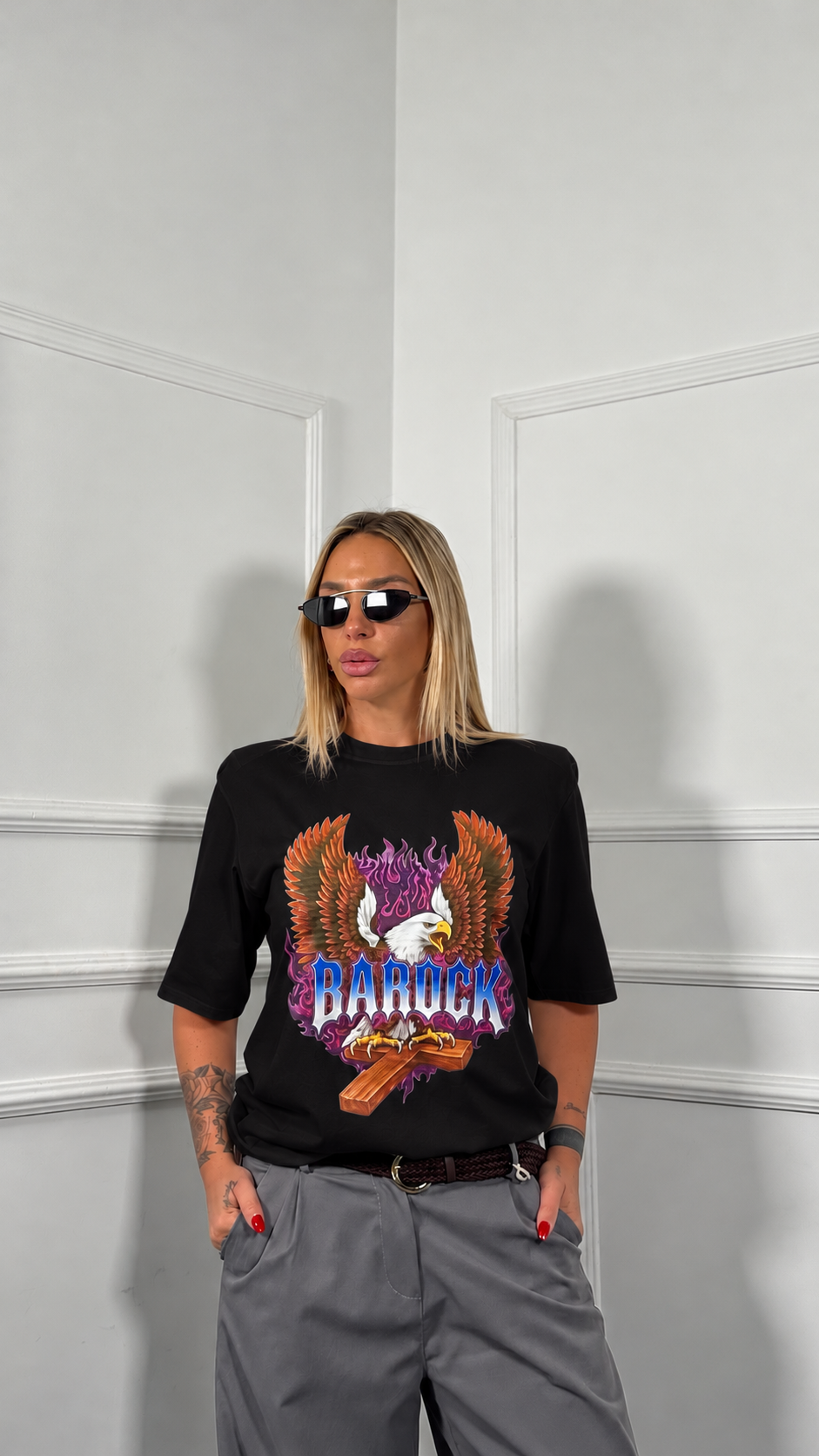 T-shirt con spalline Barock nera 22727