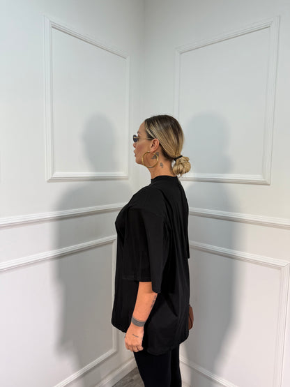 T-shirt con spalline oversize nera f0702