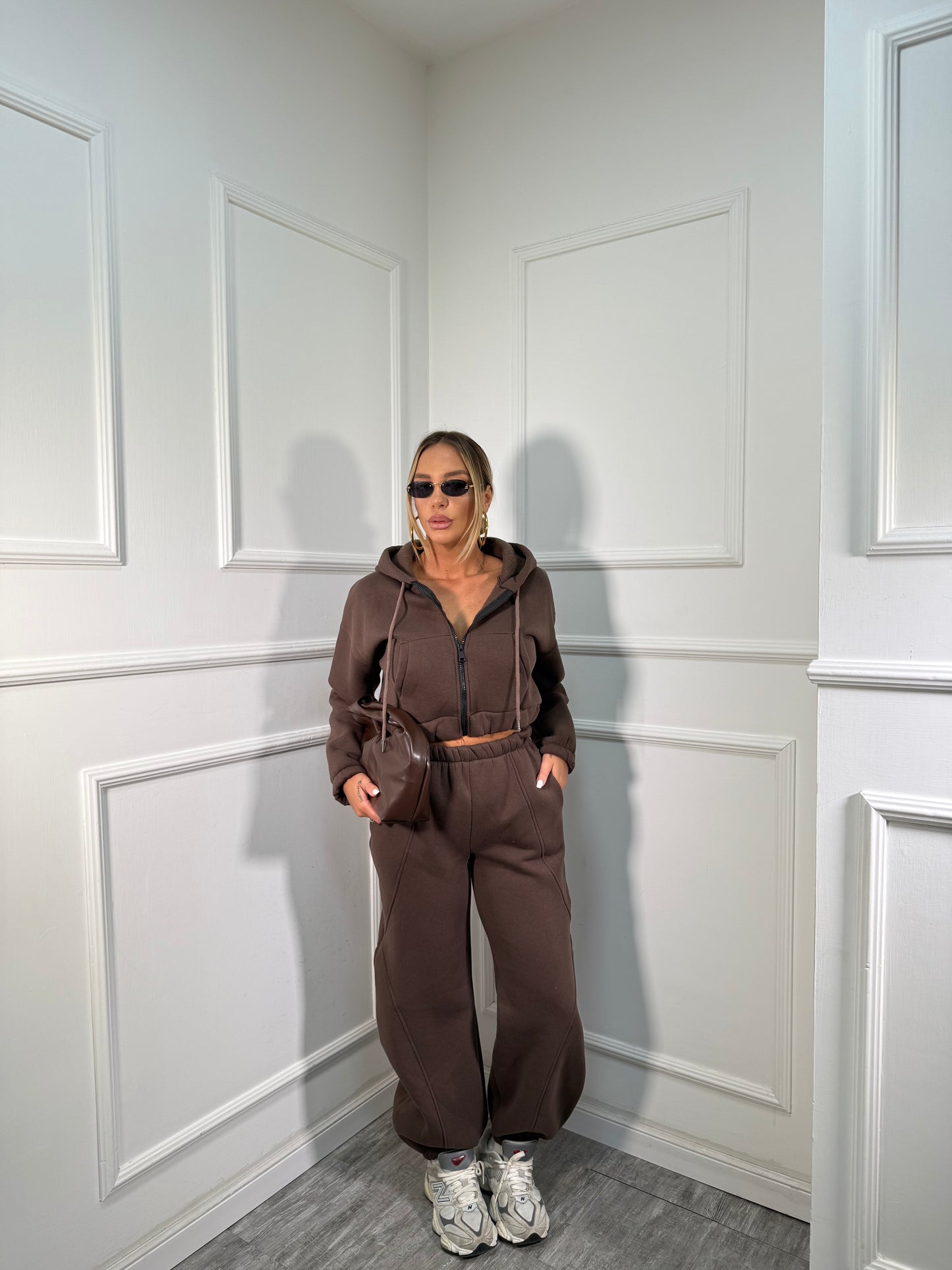 Coordinato in tuta Essential cioccolato