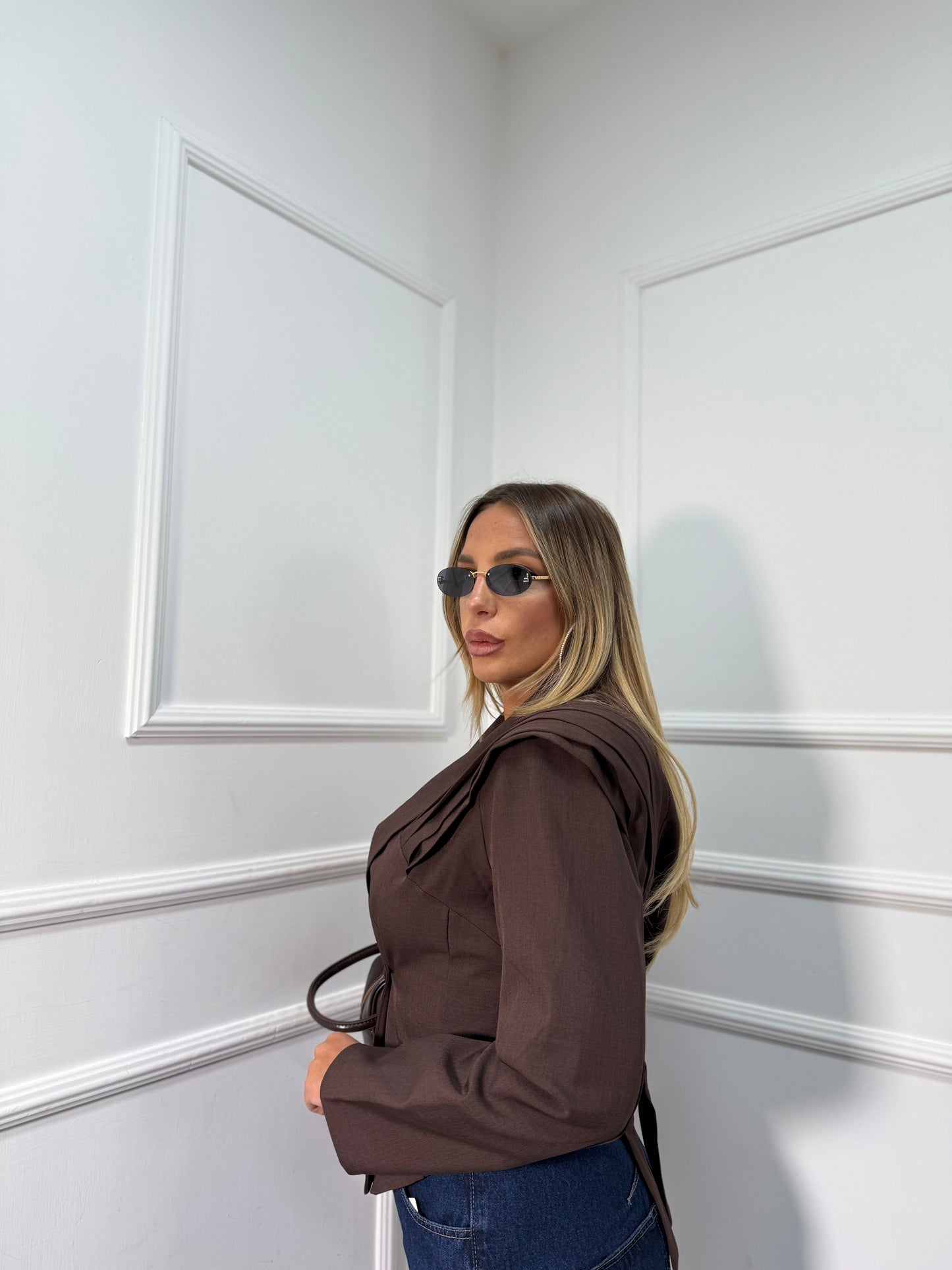 Giacca crop con spalline Lady Gaga 86223 cioccolato