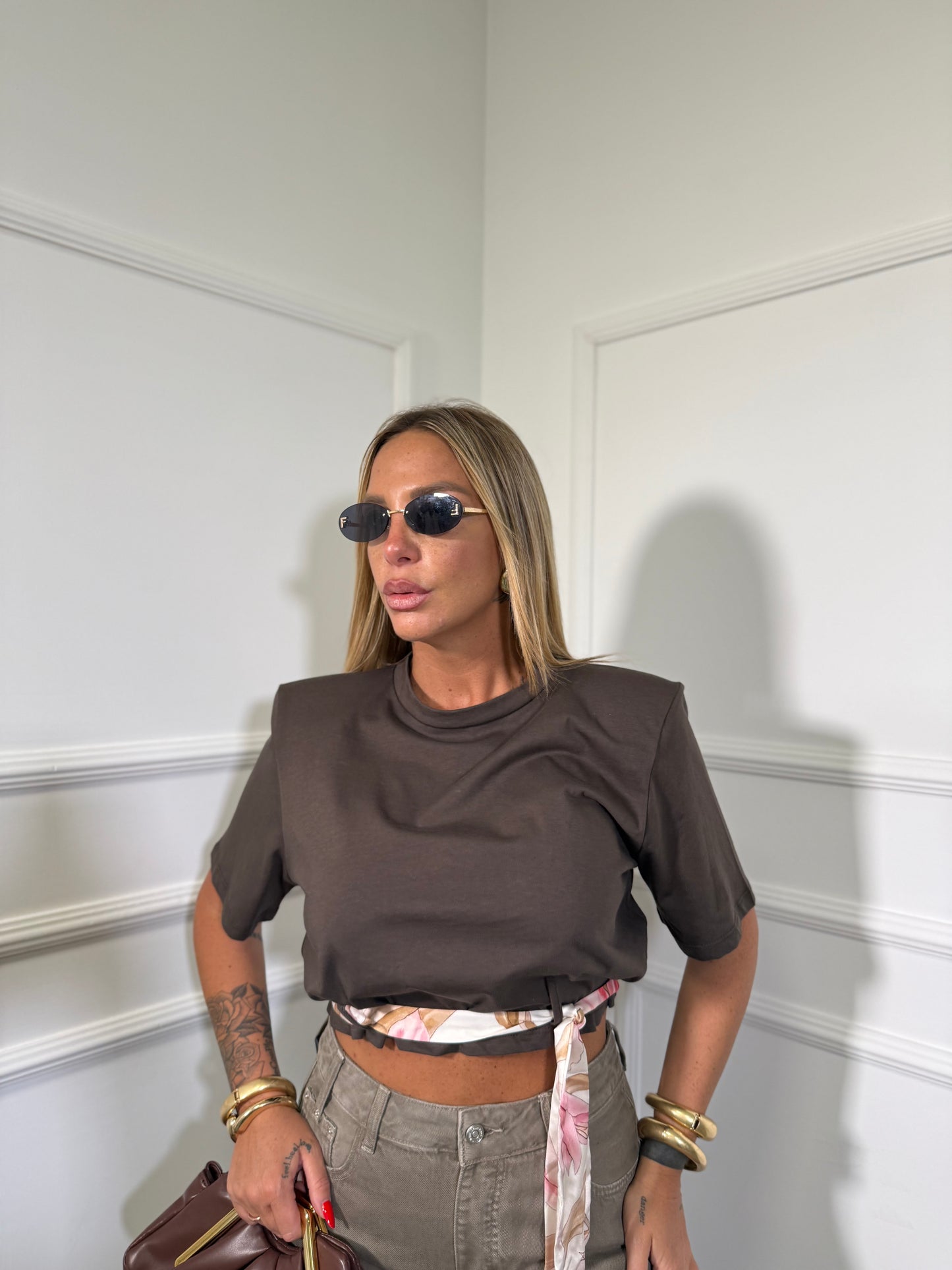T-shirt crop con spalline e foulard by justwest (vari colori) jw1946
