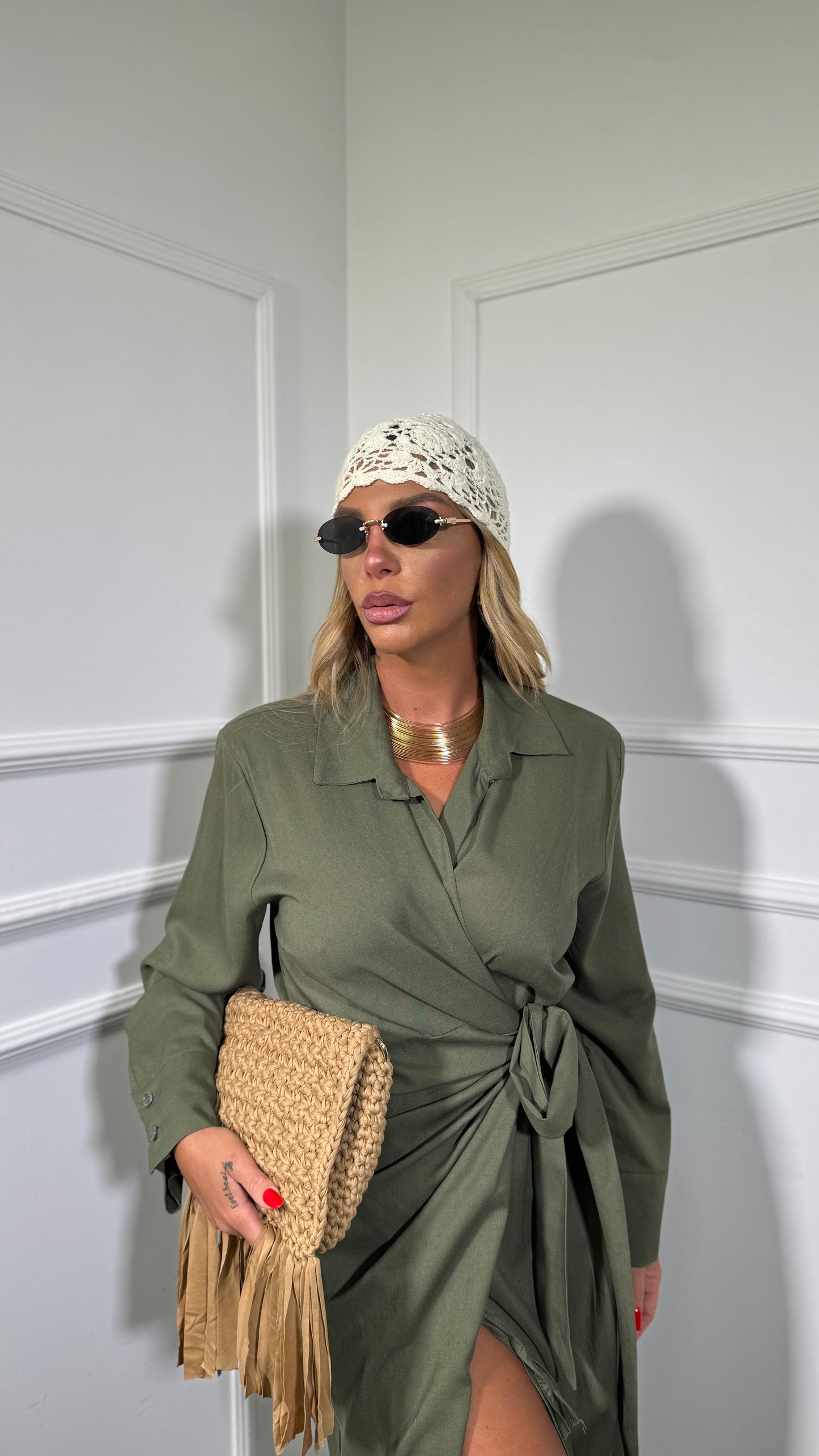 Abito midi portafoglio in lino (curvy) con spalline Brusco verde militare 001586