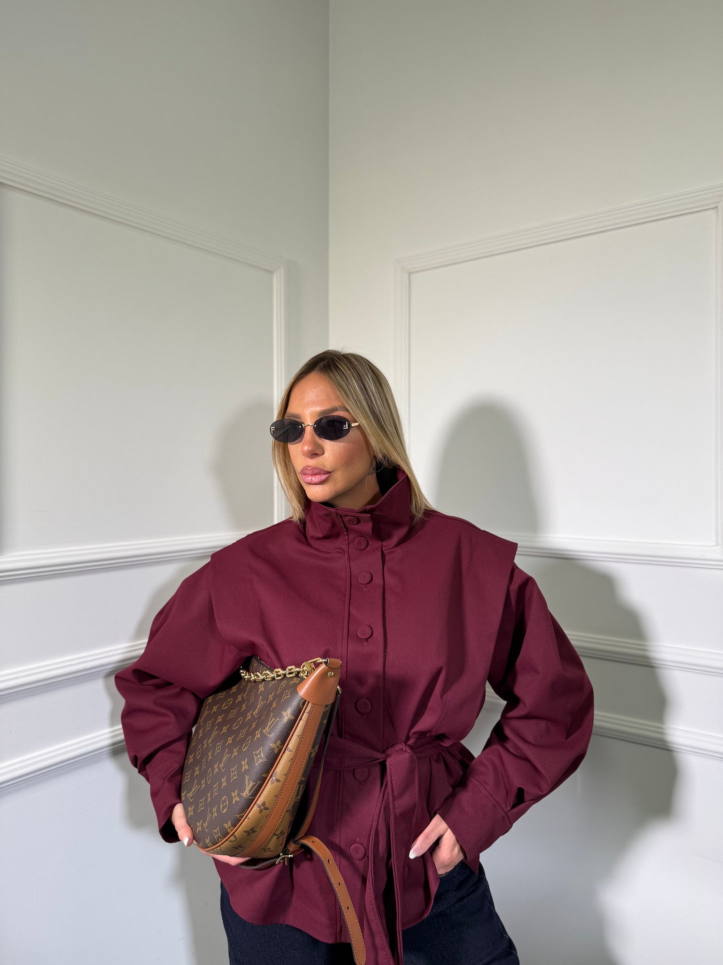 Giacca collo alto con cintura bordeaux 6908