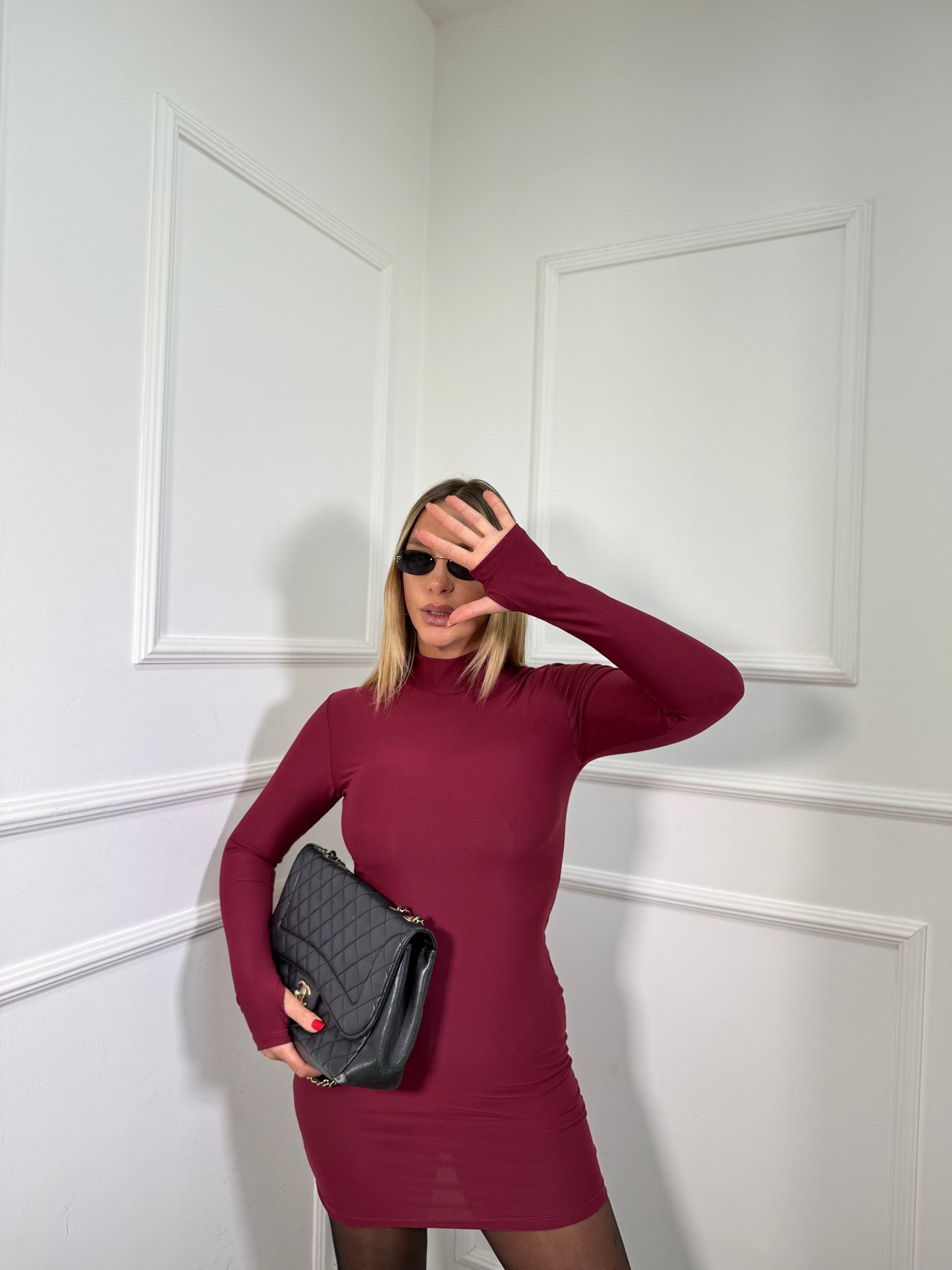 Abito in lycra con manica a guanto bordeaux 16577