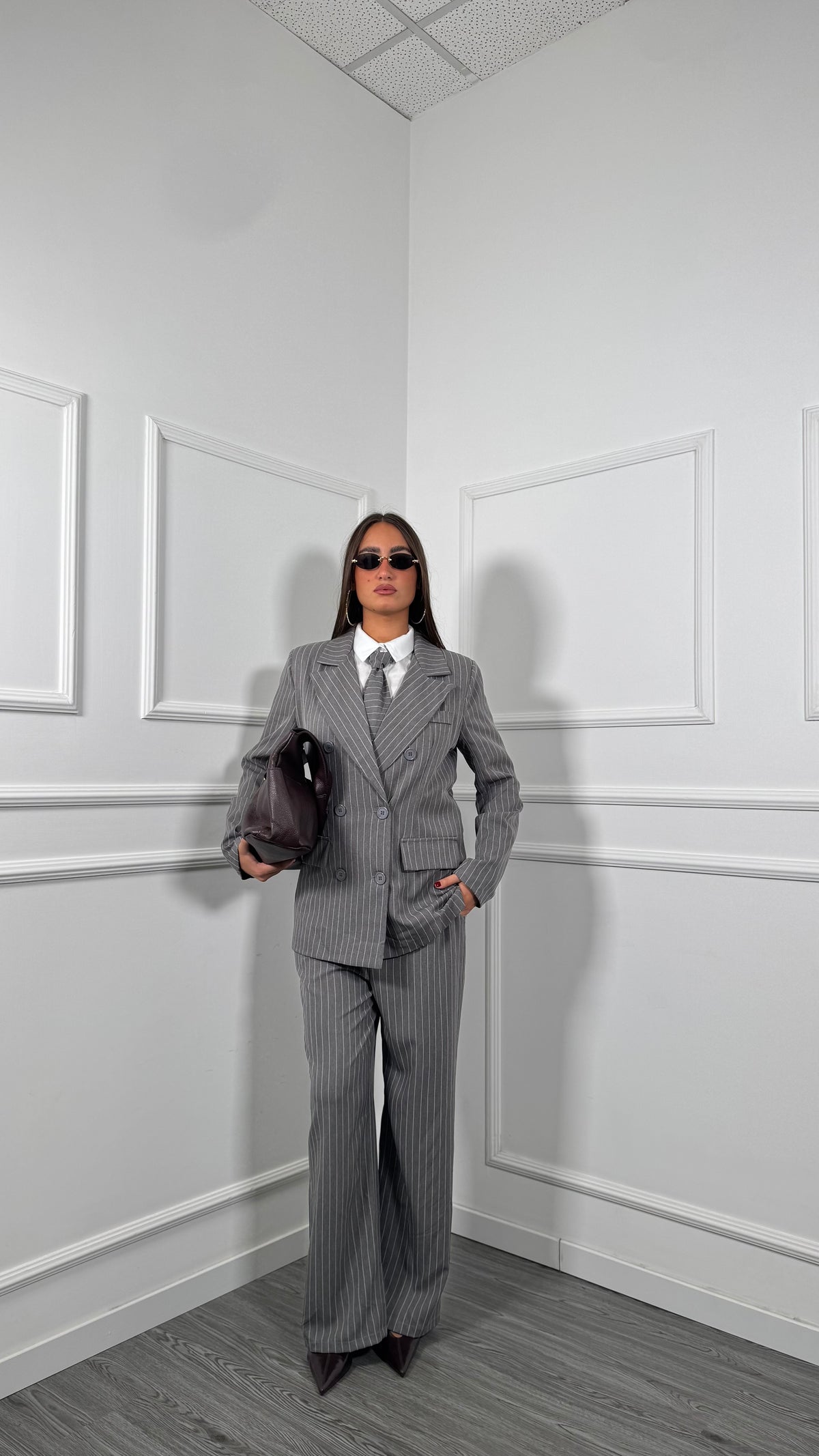 Tailleur gessato doppio petto con camicia + cravatta Working grigio 26863