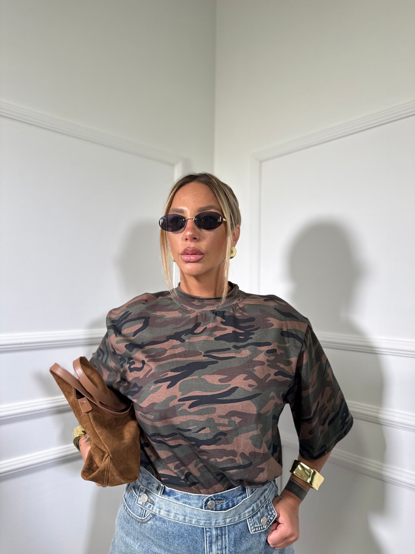 T-shirt oversize in cotone con spalline militare Bebe verde f0702