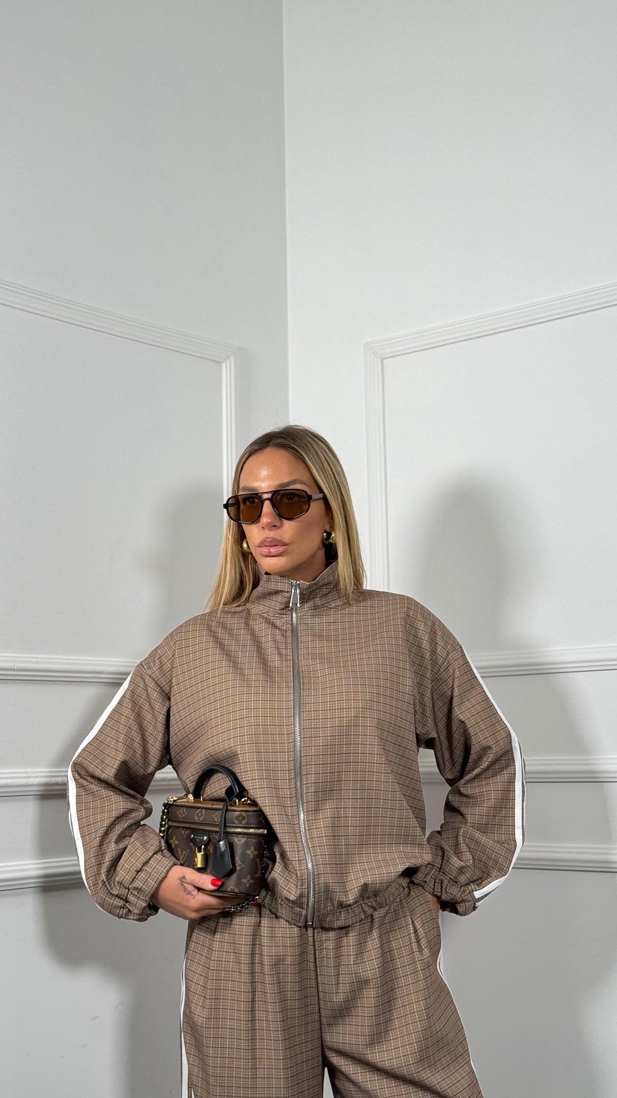 Coordinato tuta a quadretti bande laterali Must Have taupe 8816