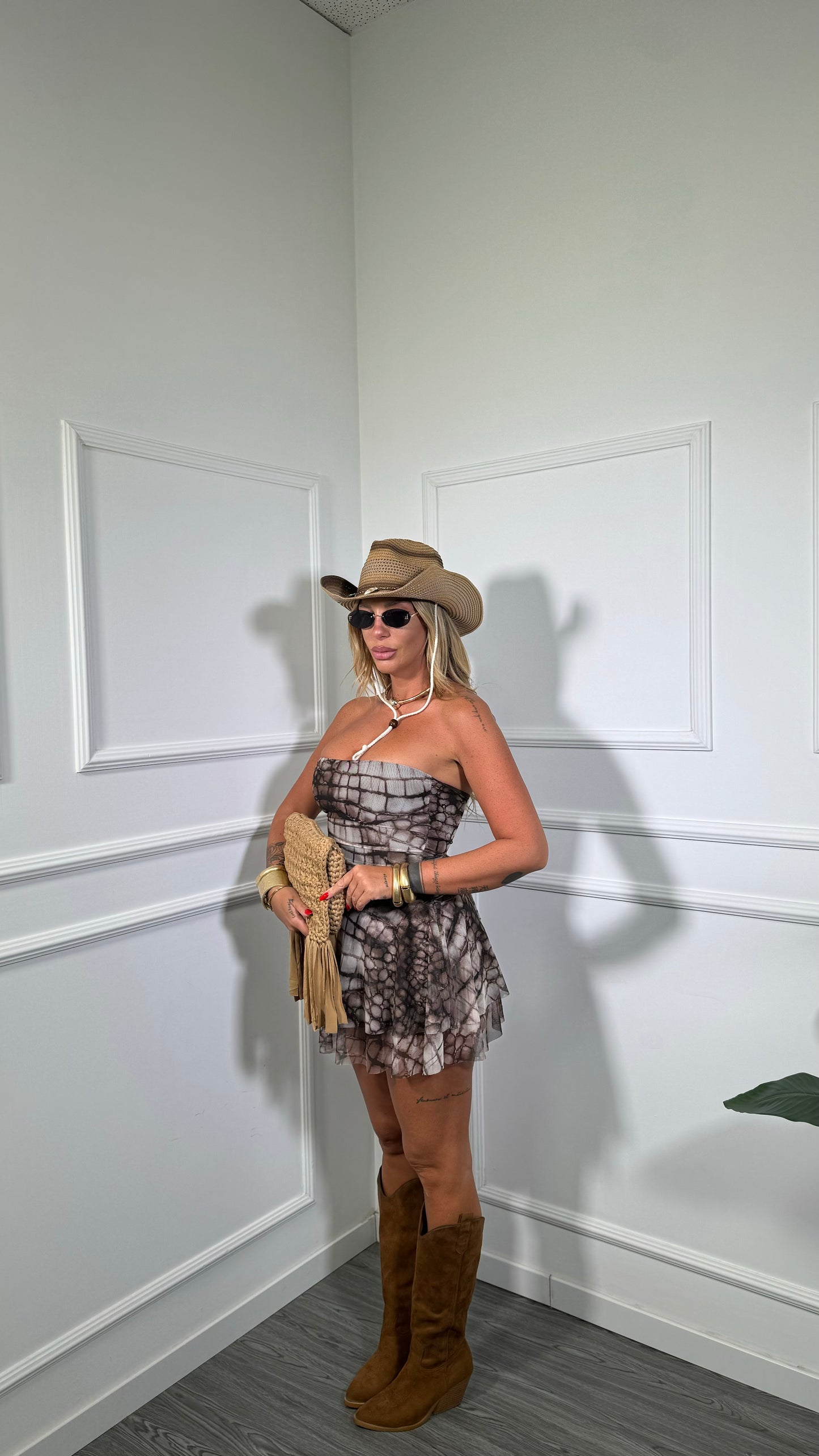 Abito corto a fascia in chiffon Goy marrone 54629