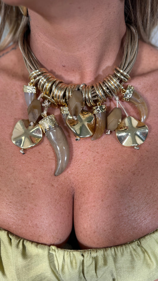 Collana girocollo con pendenti taupe
