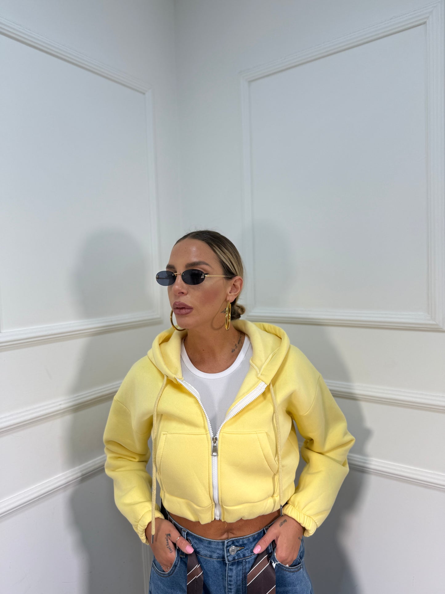Felpa crop in pile con cappuccio Essential gialla 43763