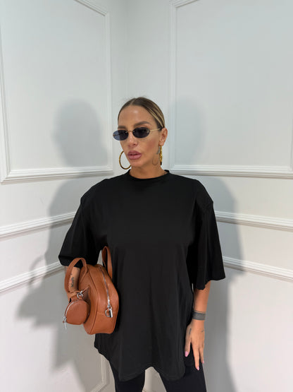 T-shirt con spalline oversize nera f0702