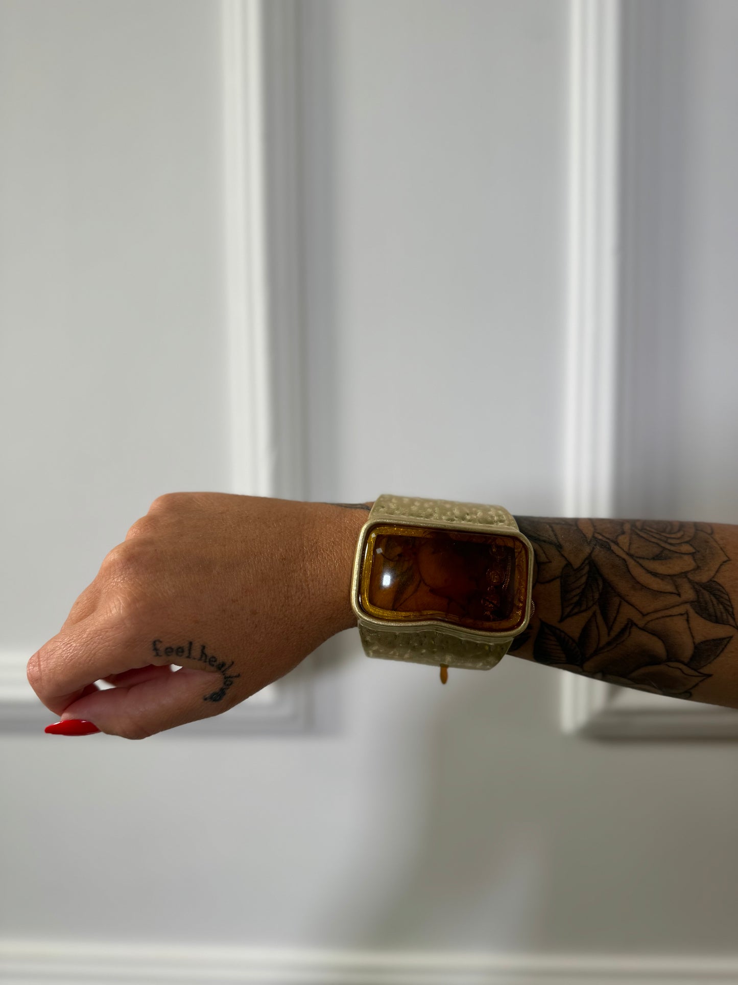 Bracciale rigido con pietra rettangolare Ambra