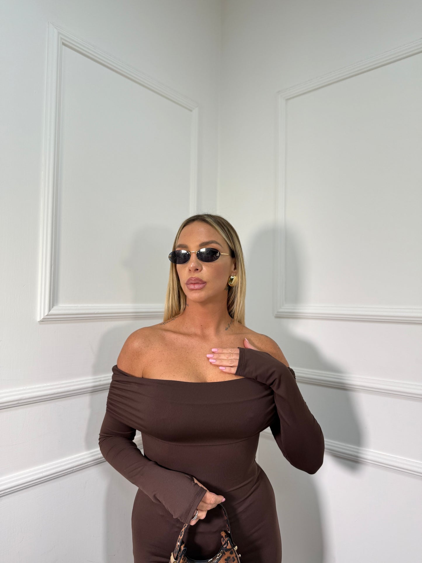 Abito midi in lycra scollo a barca Nilufar cioccolato 13351