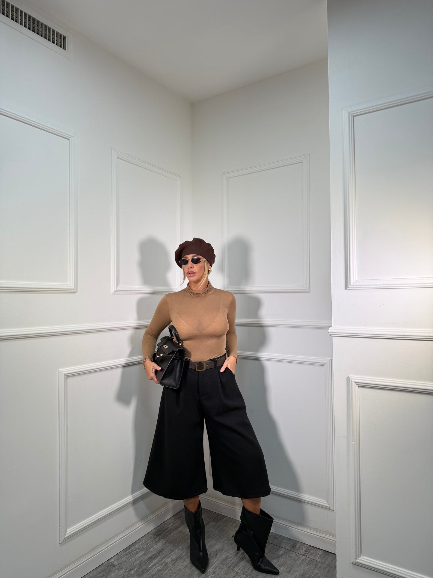 Bermuda in lana con cintura Bradley by justwest nero 2664p