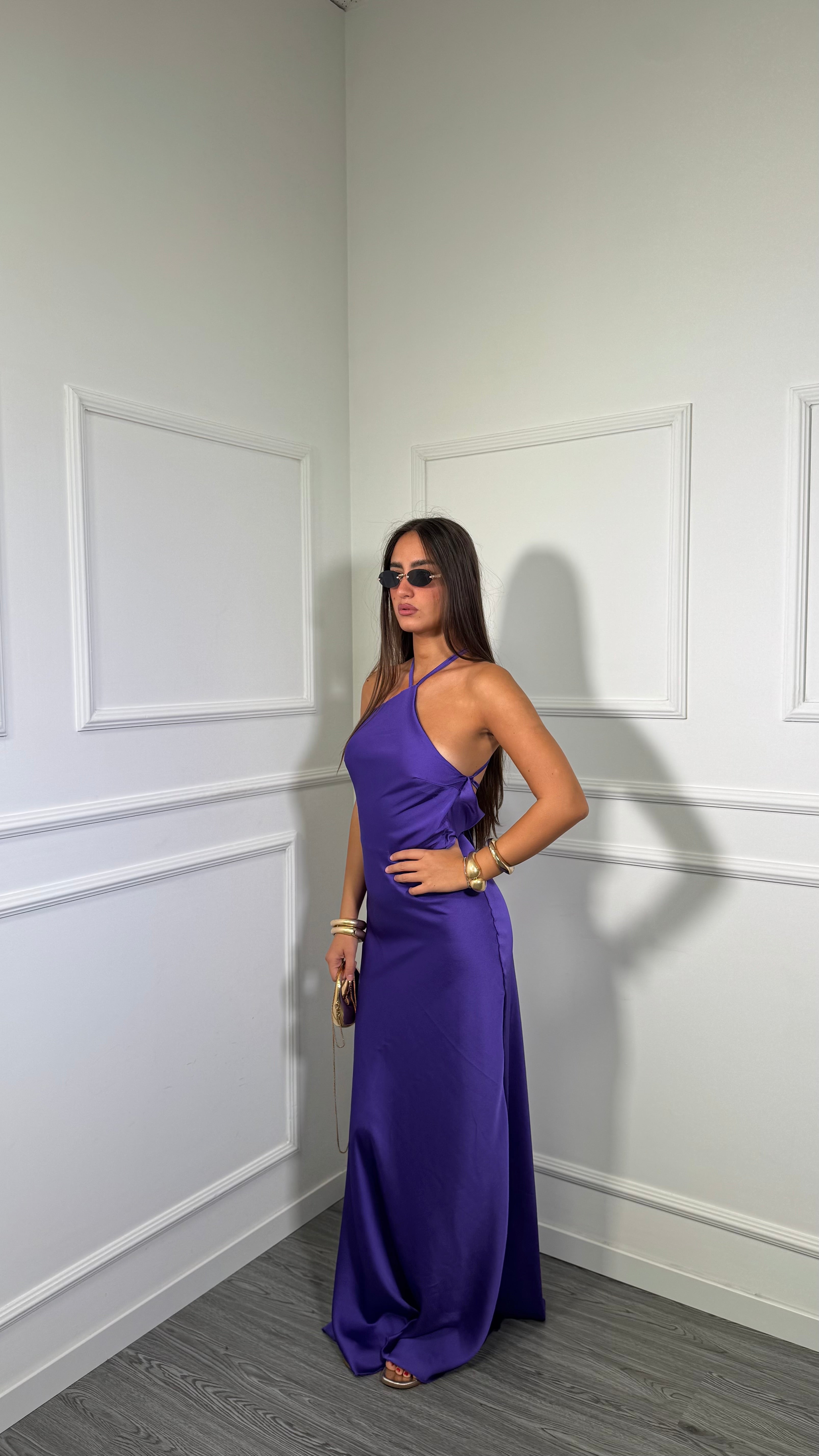 Abito lungo in satin scollo sul retro viola 60536