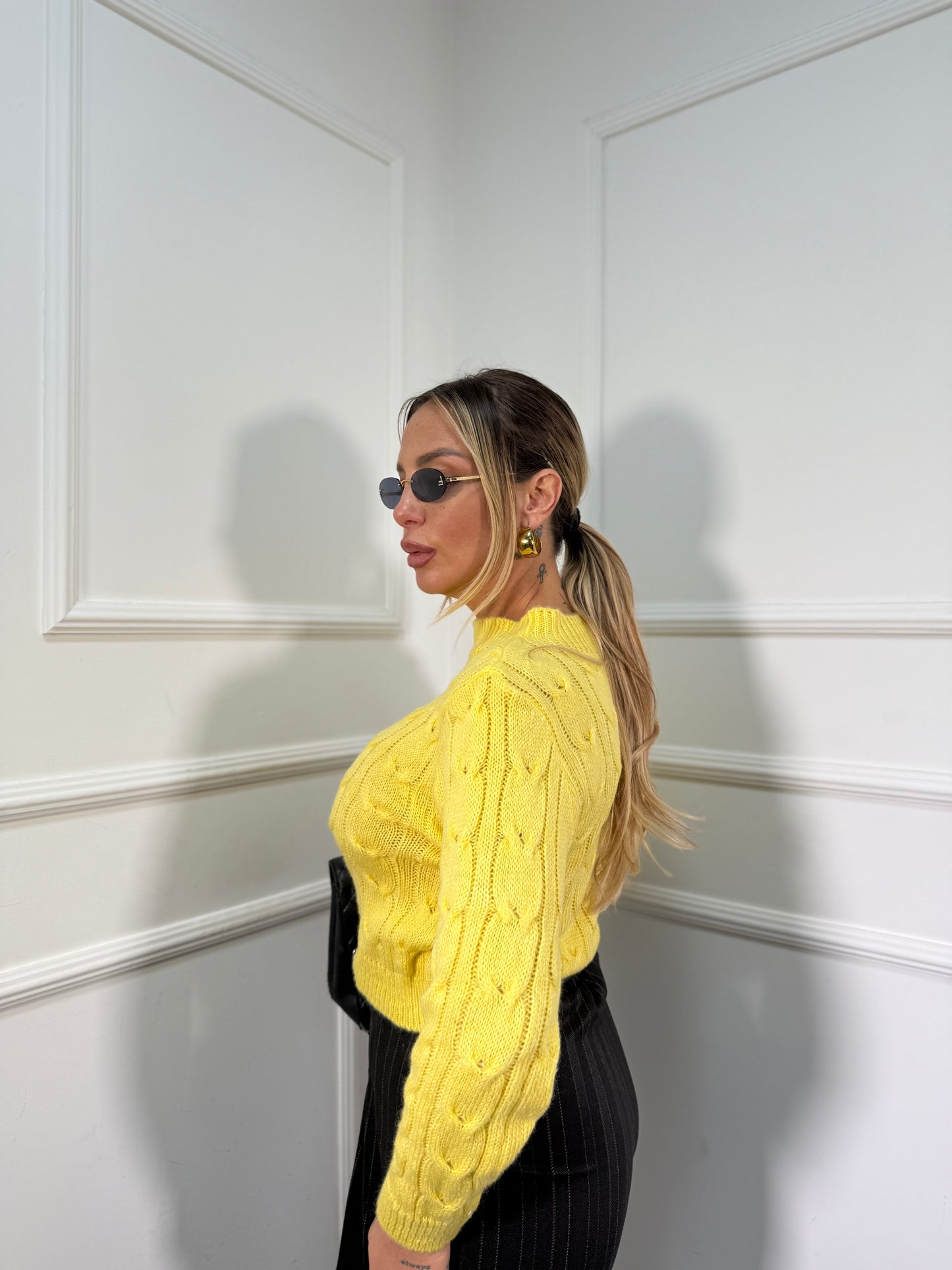 Pullover mezzo collo con trecce giallo 022459