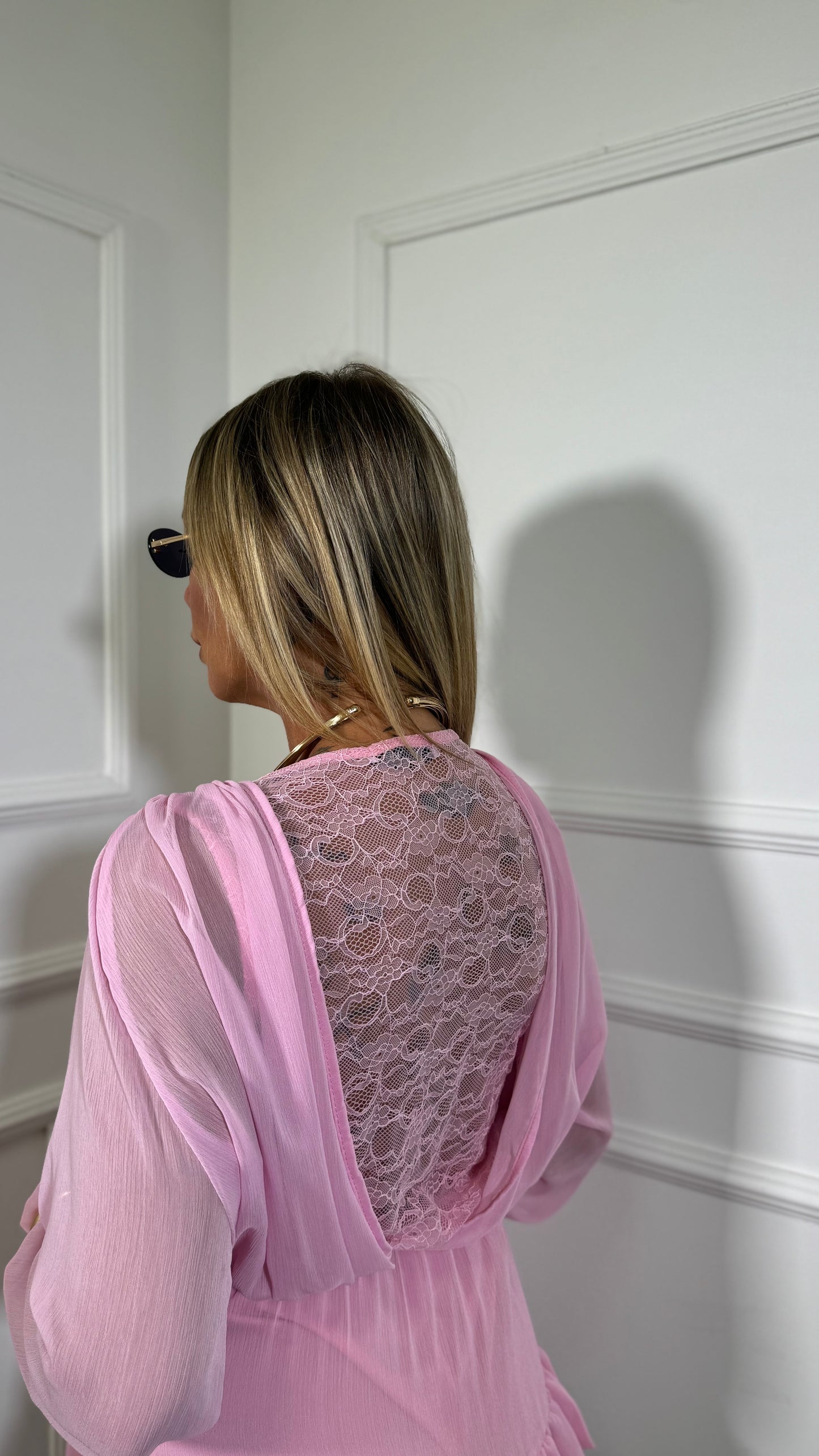 Abito corto con coulotte in chiffon e pizzo Estrella rosa