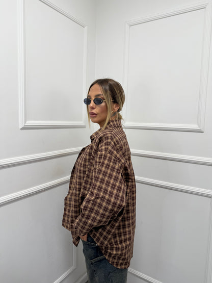 Camicia oversize con spalline Vibes marrone/camel mf2695