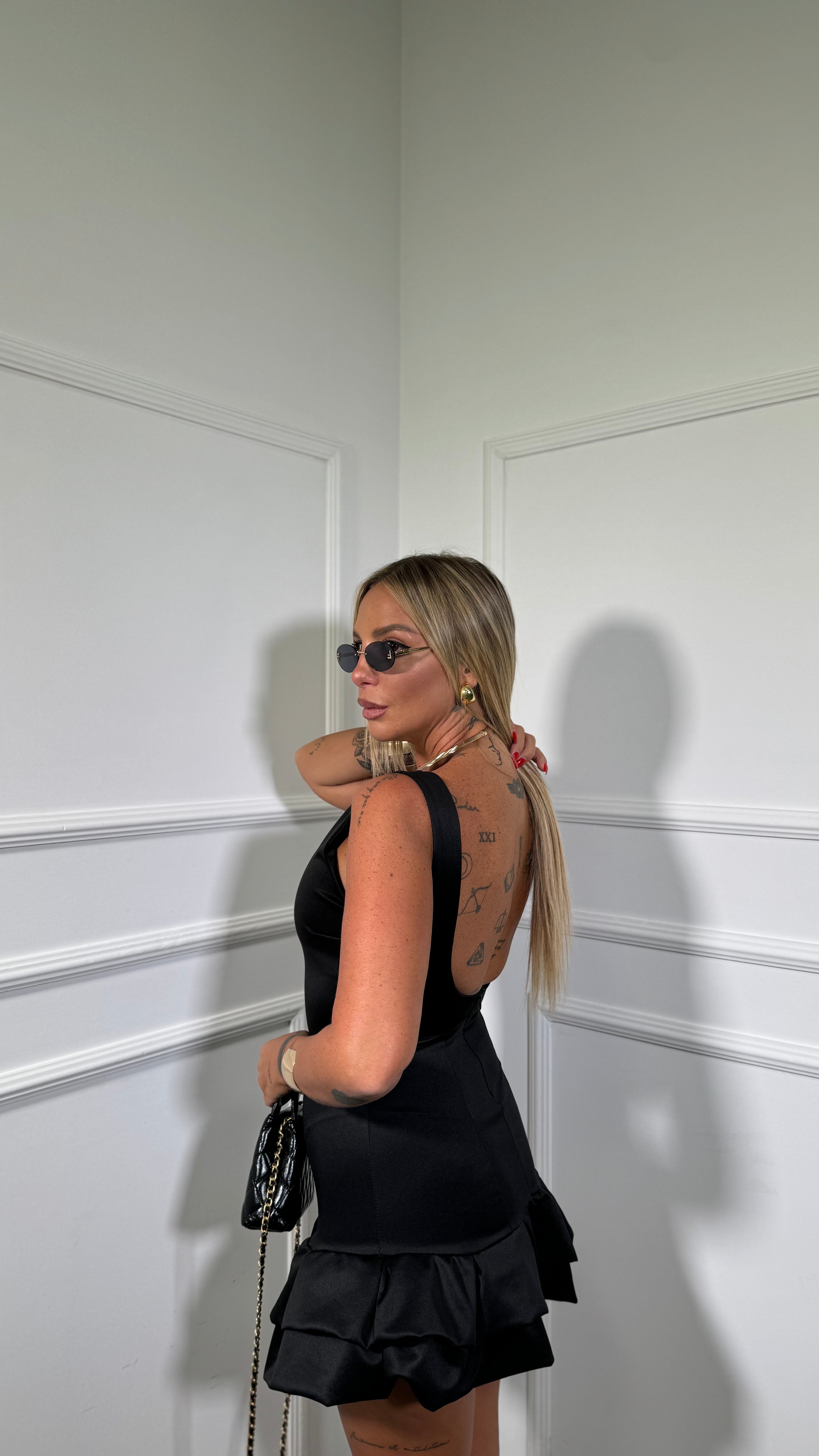 Abito corto con balza Sheryl nero