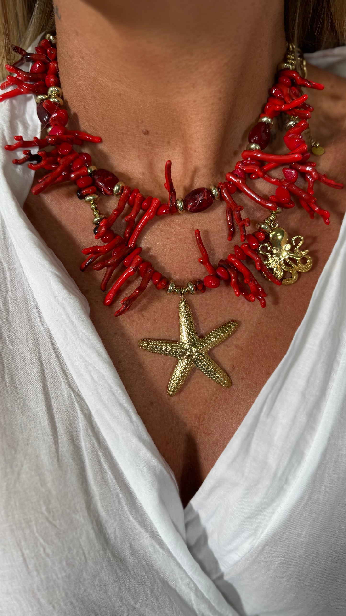 Collana corallo con stella marina rossa
