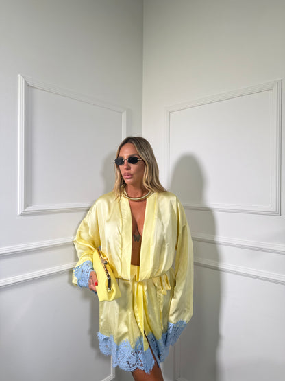 Kimono in satin e pizzo Kesya giallo