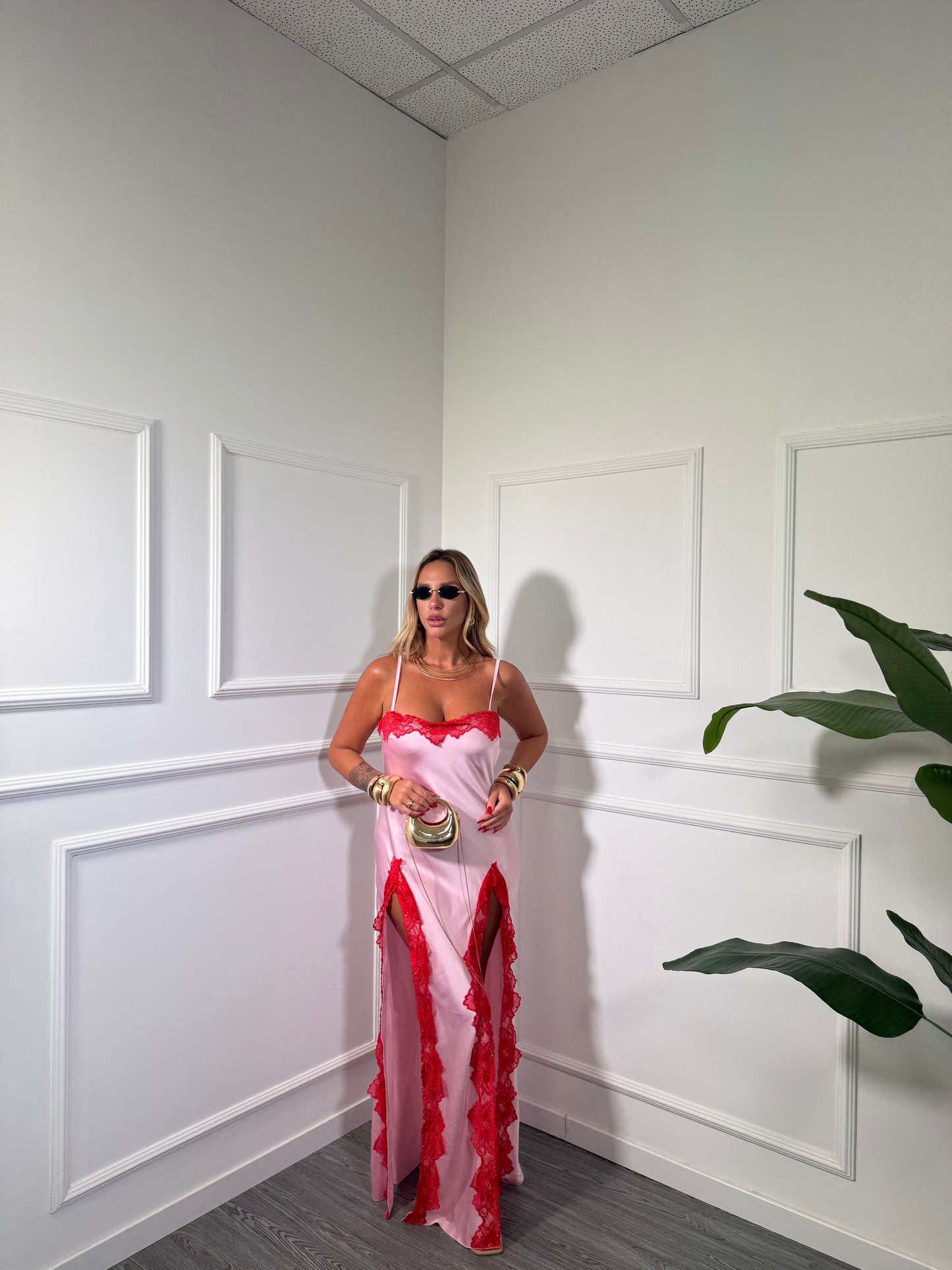 Abito lungo in satin con pizzo Conca rosa hp10238