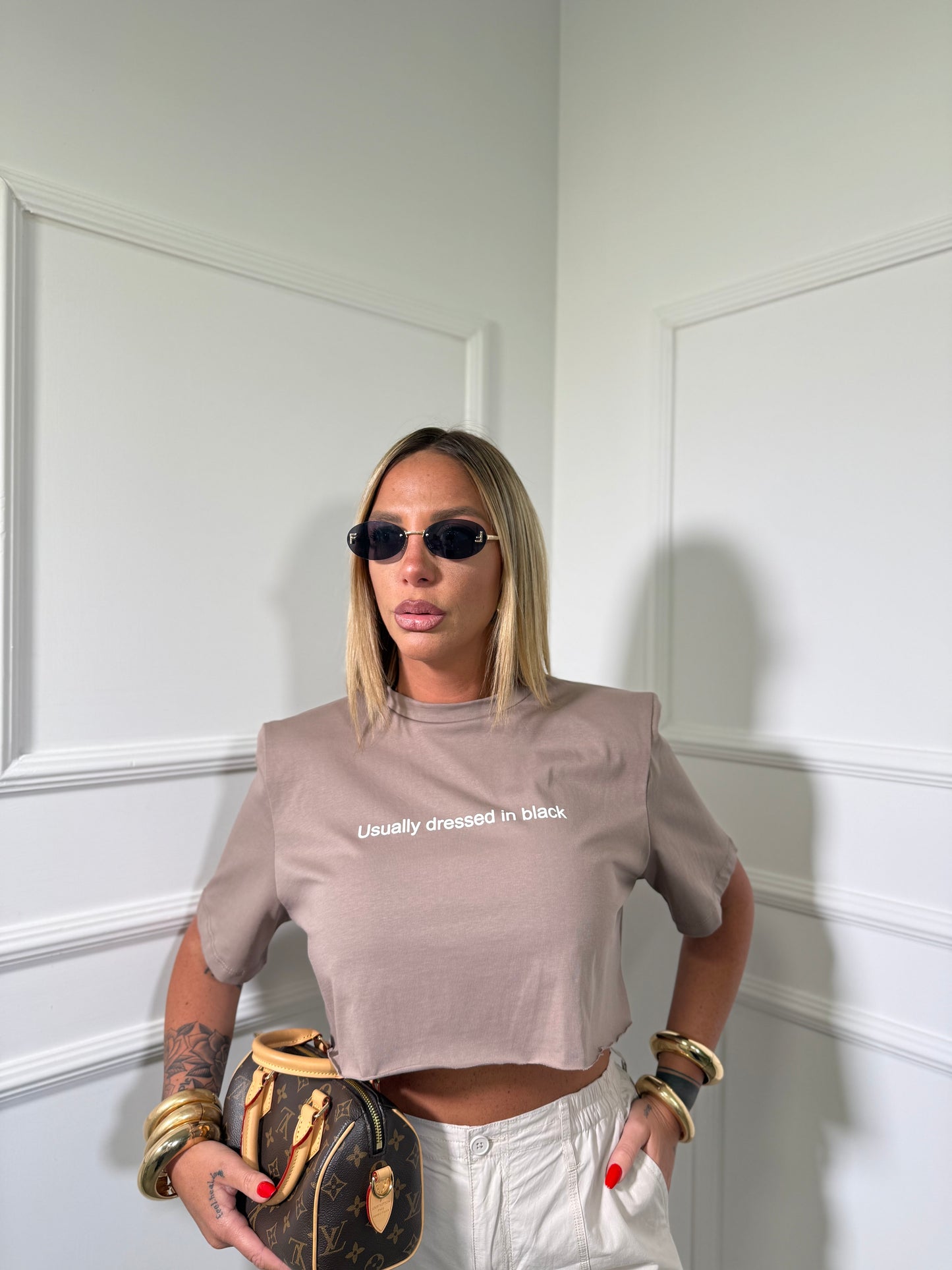 T-shirt crop con spalline by justwest Usually taupe jw1906
