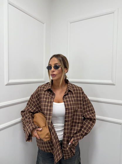 Camicia oversize con spalline Vibes marrone/camel mf2695