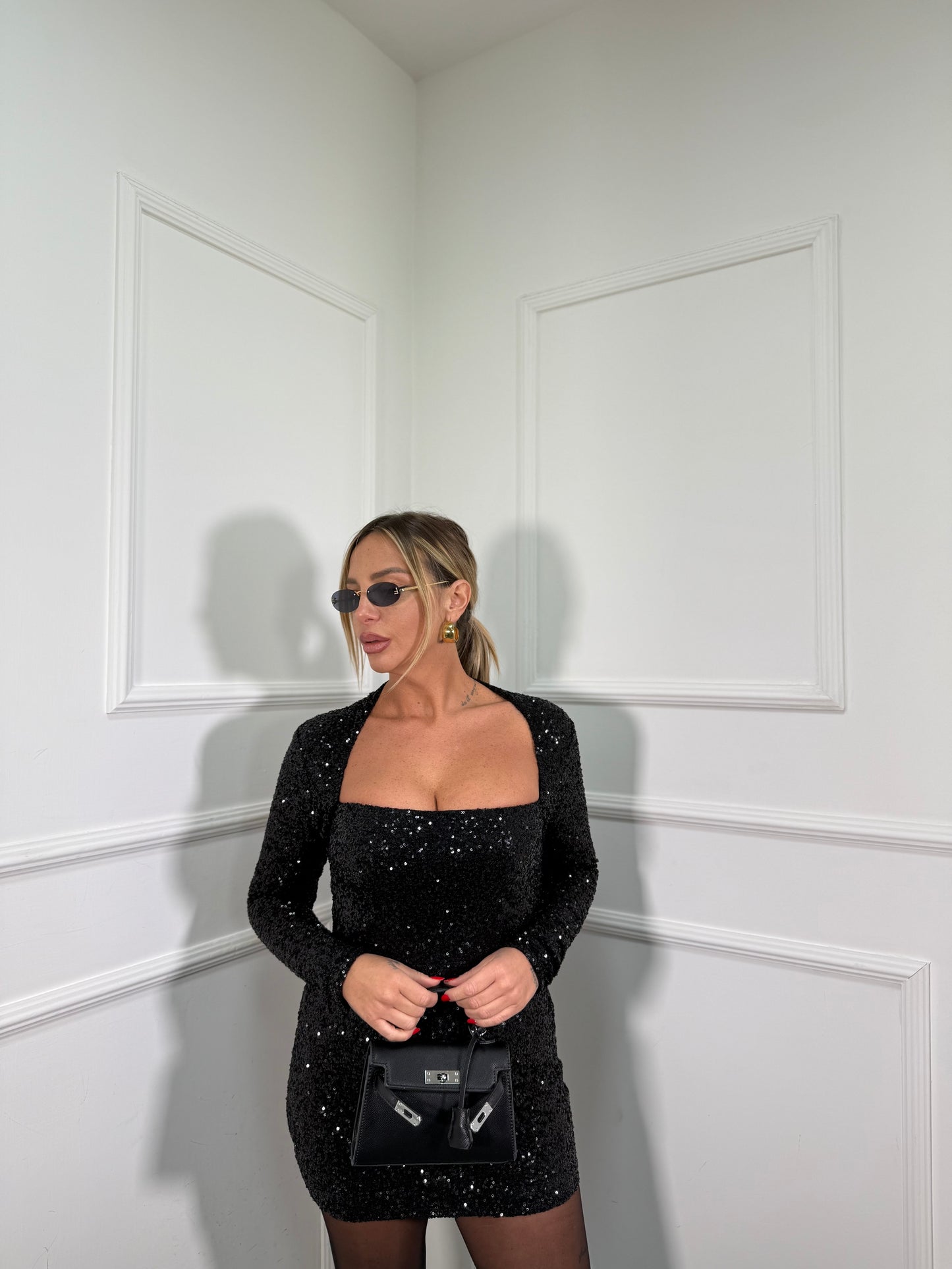 Abito scollo quadrato in micro paillettes Shayla nero 13442