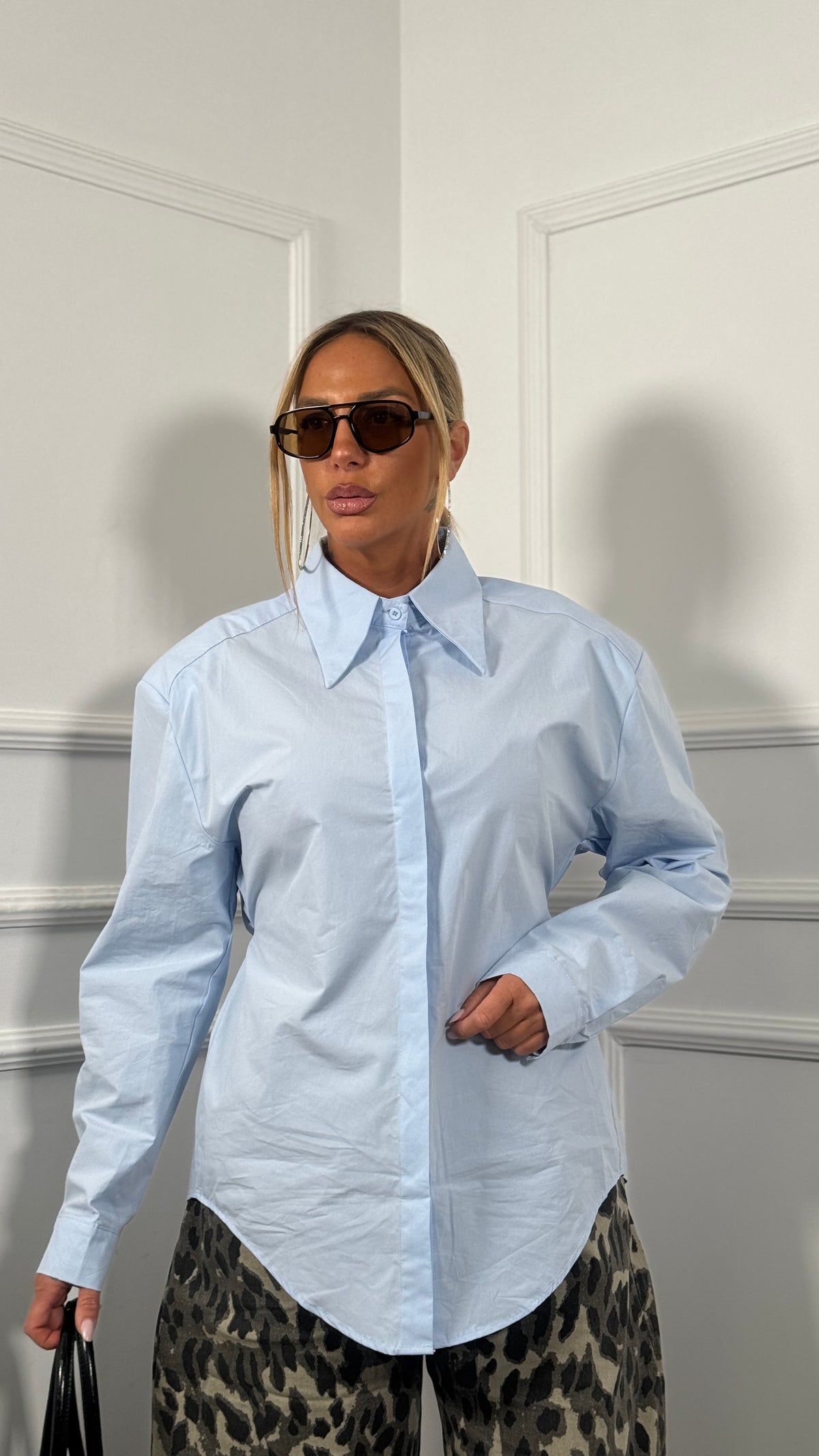 Camicia con spalline e fiocco sul retro azzurra 2754