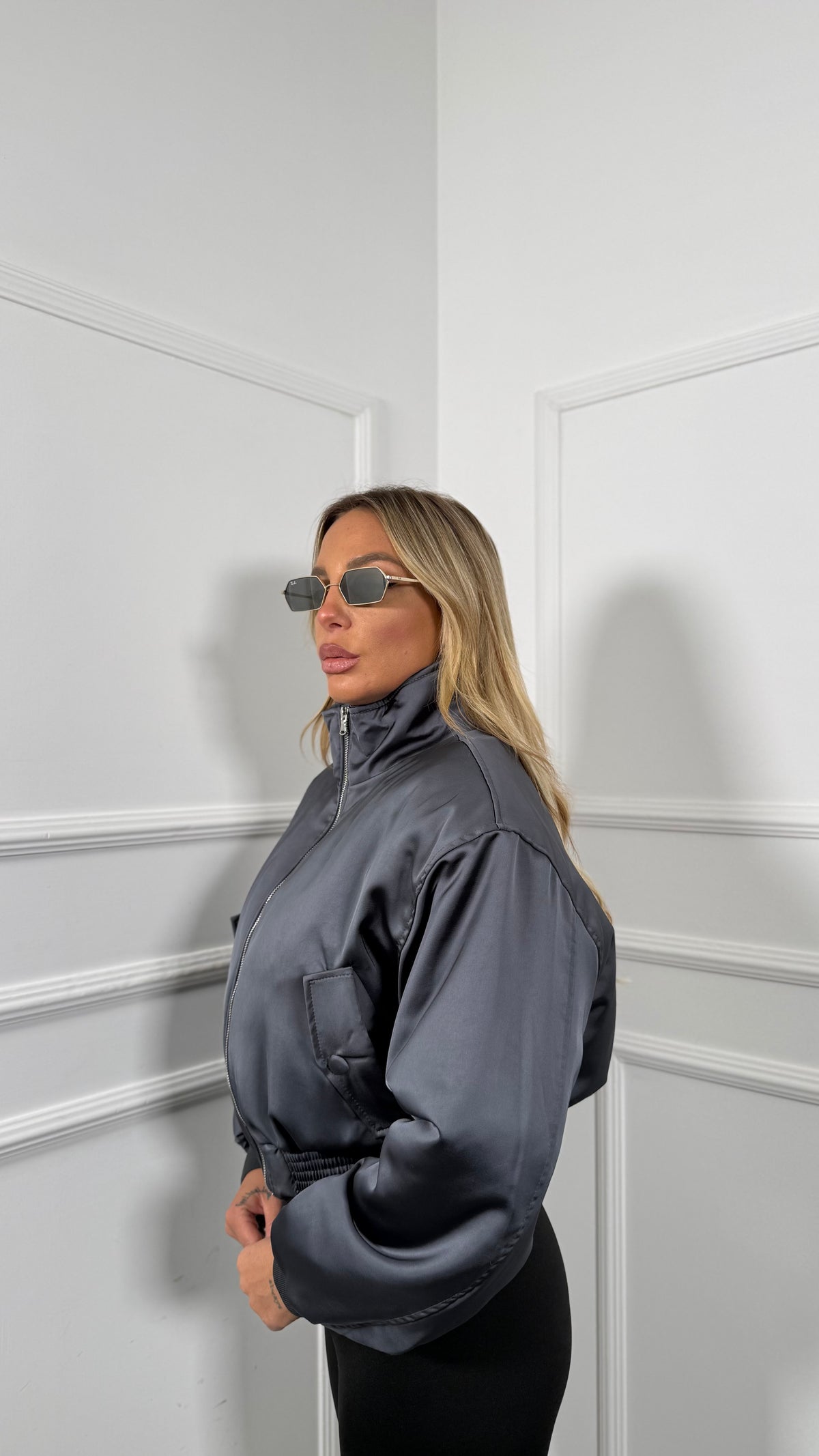 Bomber in satin con spalline by lumina Drop grigio