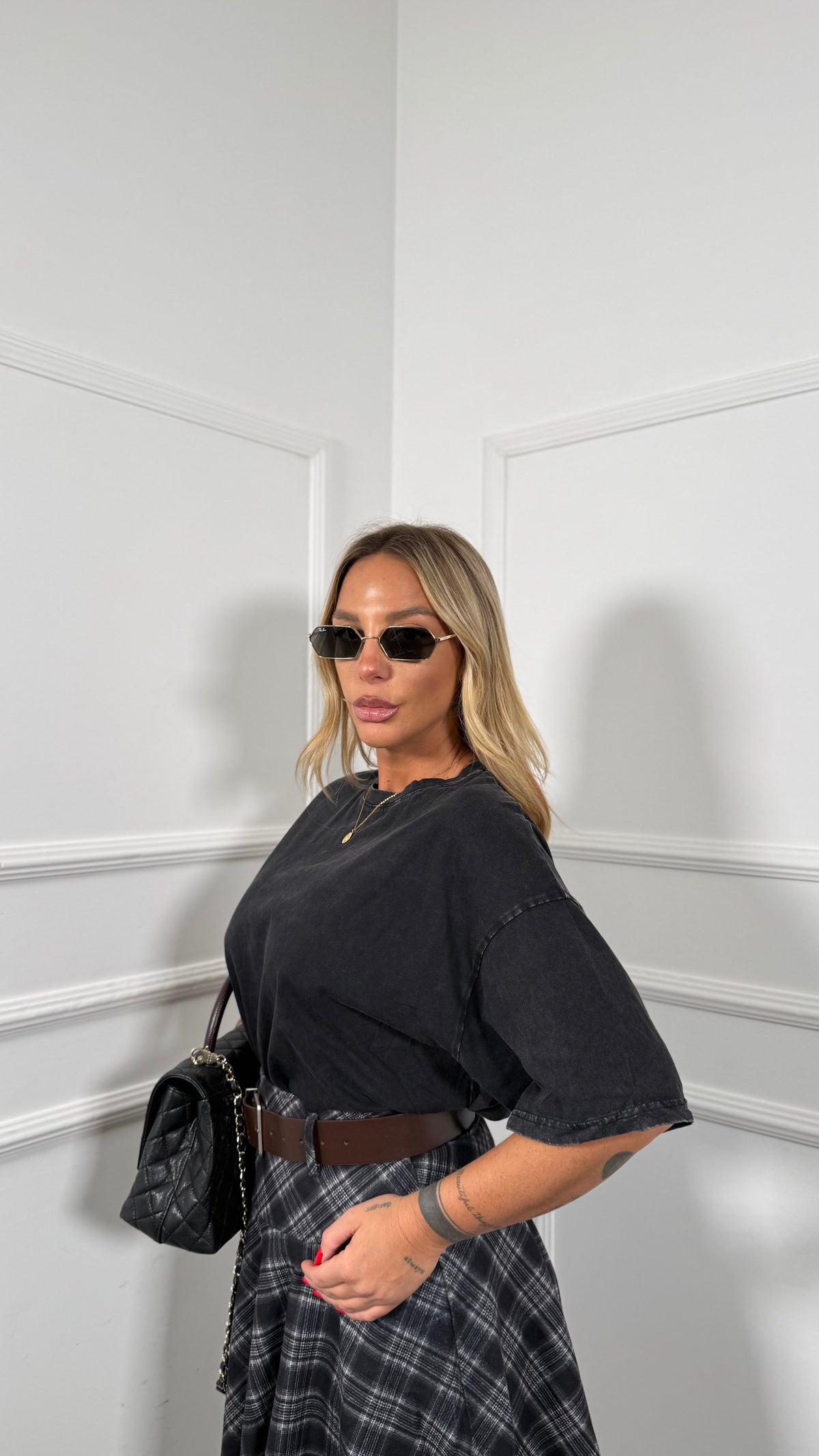 T-shirt oversize slavata nera 3341