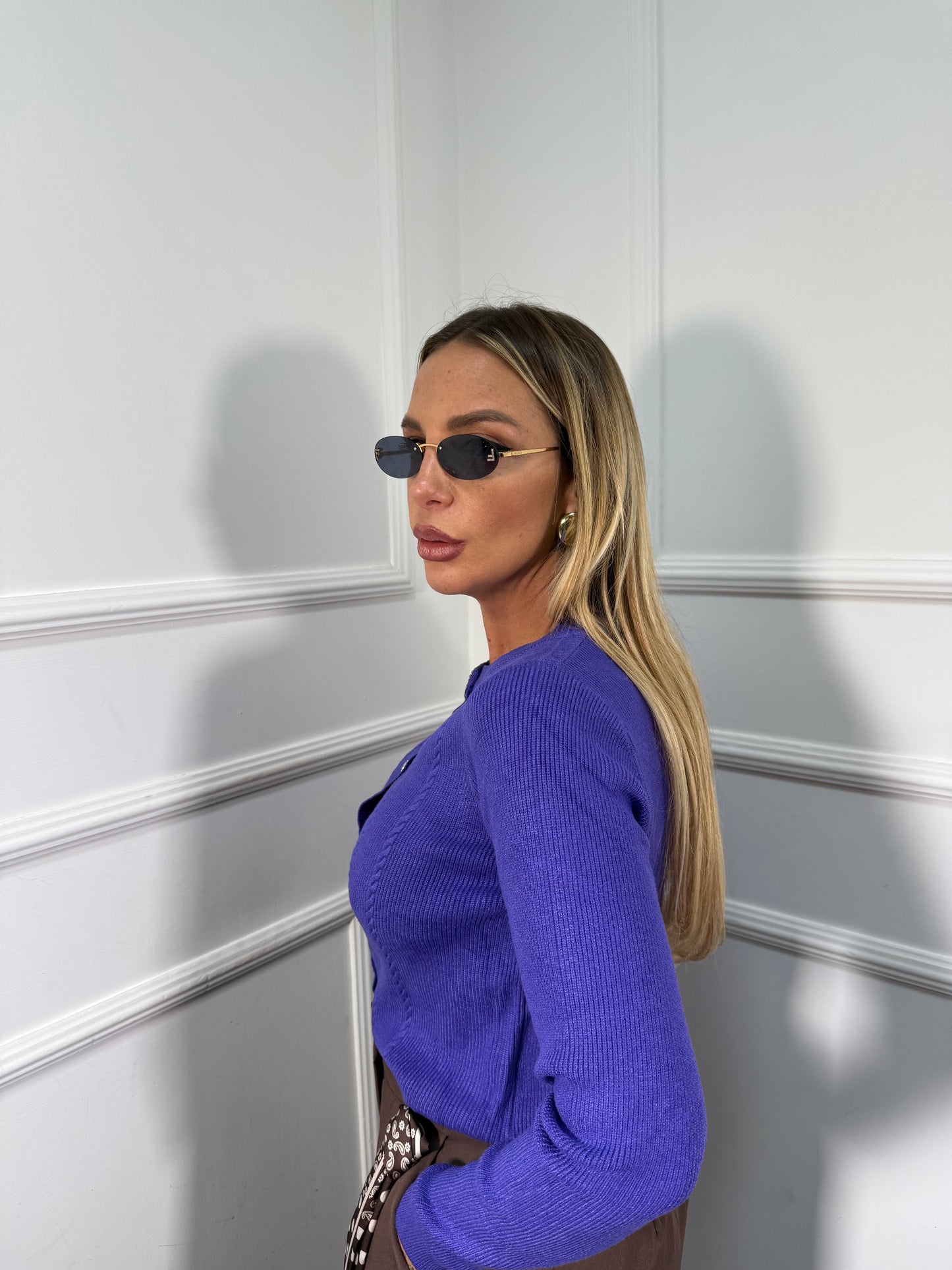 Cardigan con bottoni gioiello viola y2361